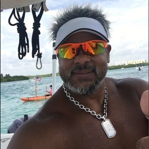 Meet your Posher, Carlos